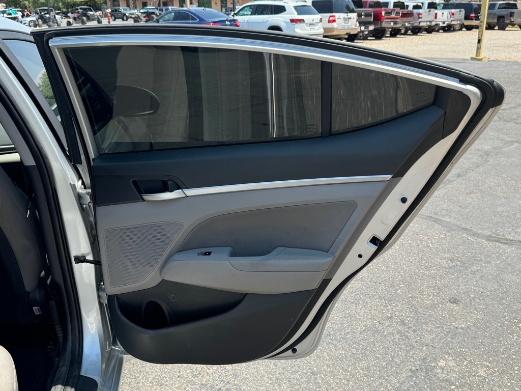 2019 Hyundai Elantra Image 26
