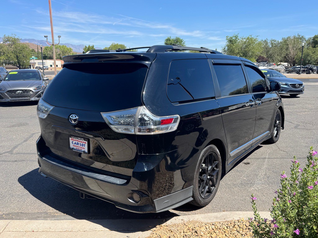 2017 Toyota Sienna Image 5