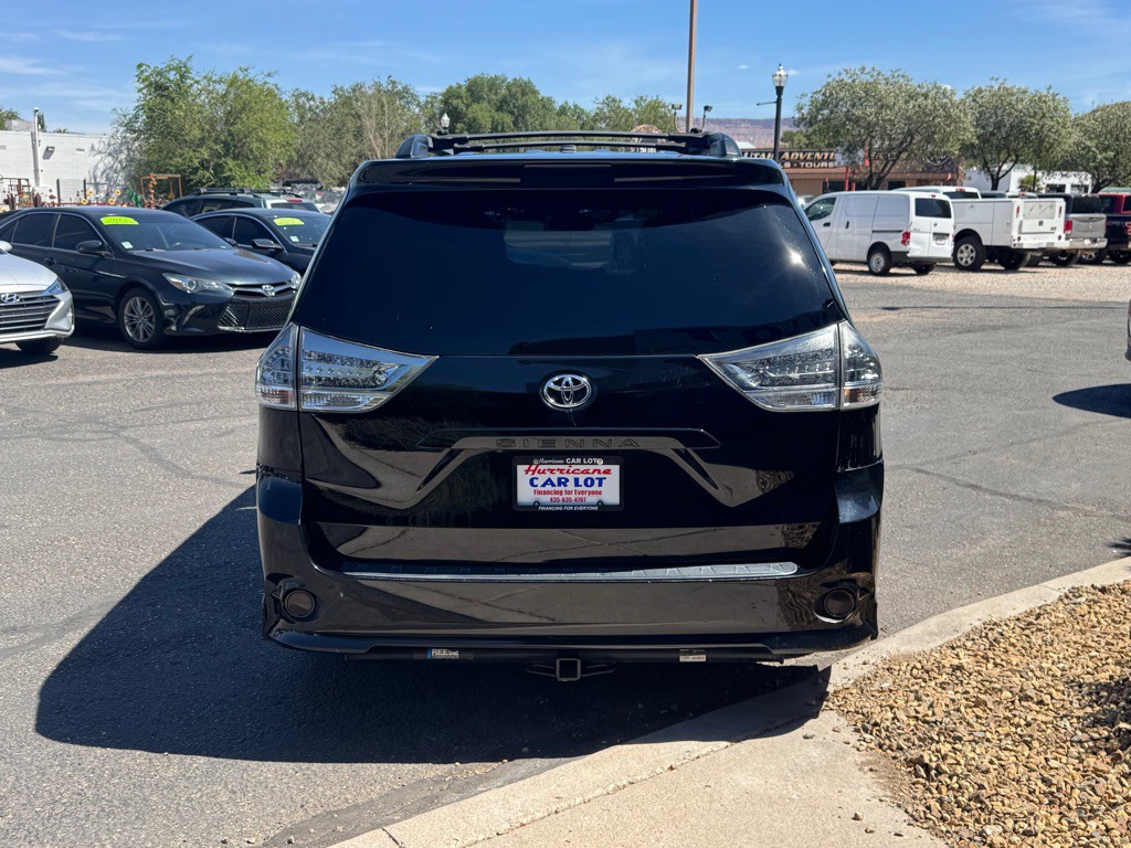2017 Toyota Sienna Image 6