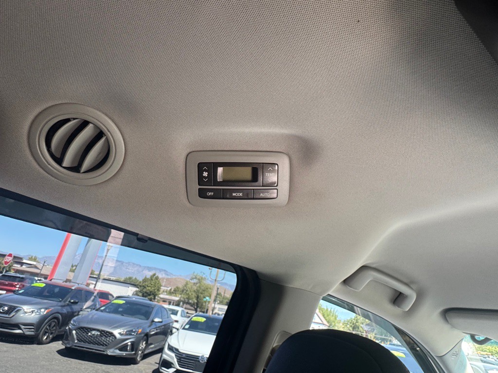 2017 Toyota Sienna Image 20