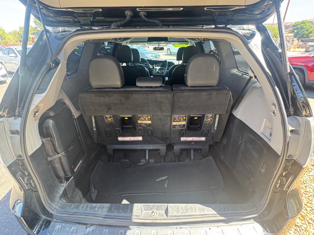2017 Toyota Sienna Image 23