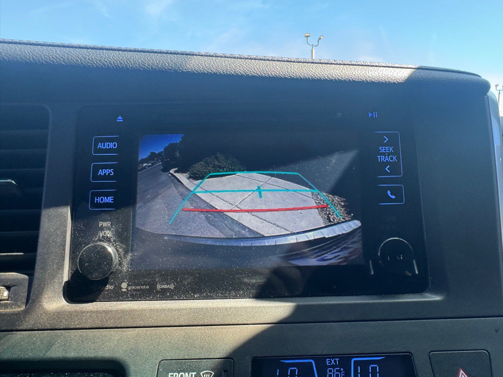 2017 Toyota Sienna Image 32