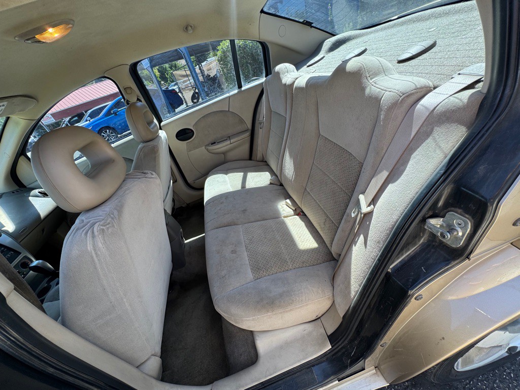 2006 Saturn ION Image 11