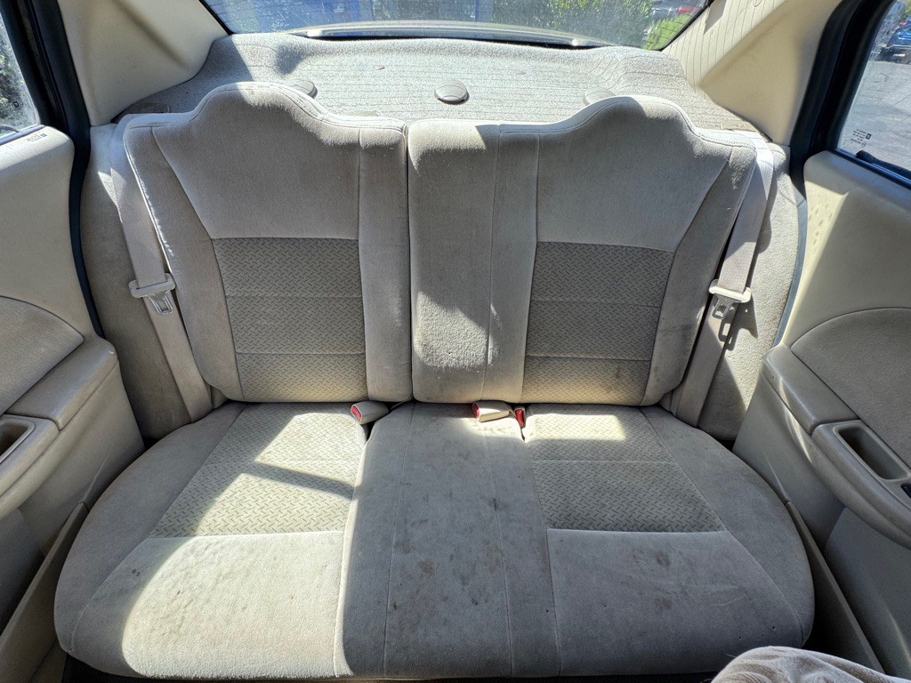 2006 Saturn ION Image 18