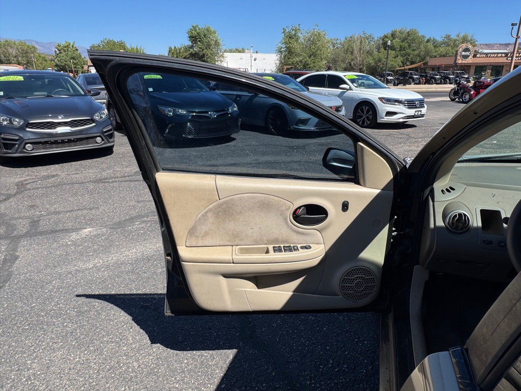 2006 Saturn ION Image 19