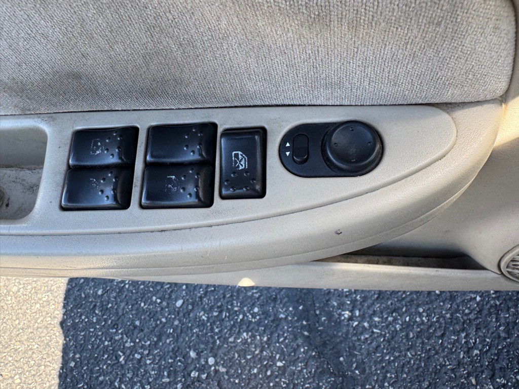 2006 Saturn ION Image 20