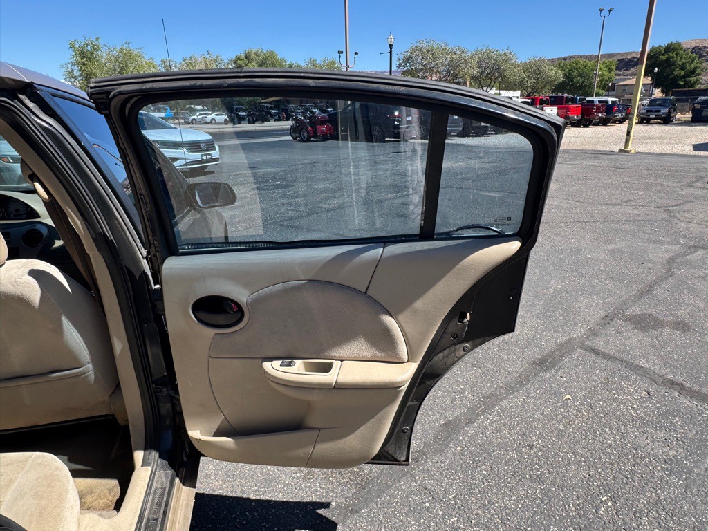 2006 Saturn ION Image 23