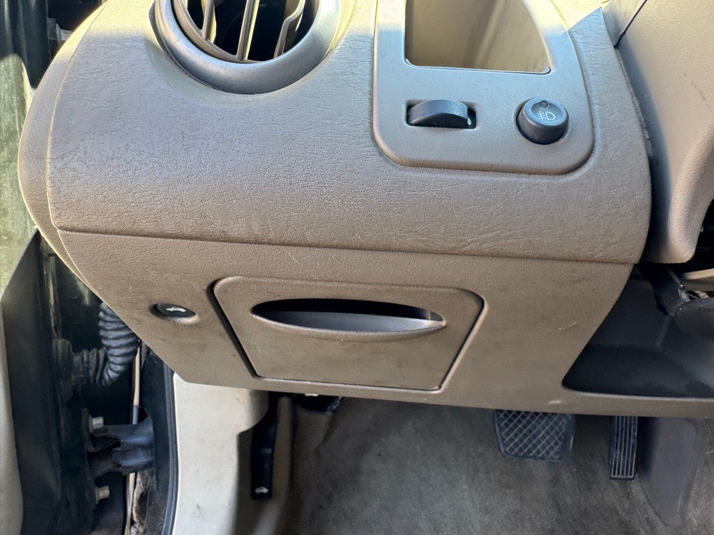 2006 Saturn ION Image 26