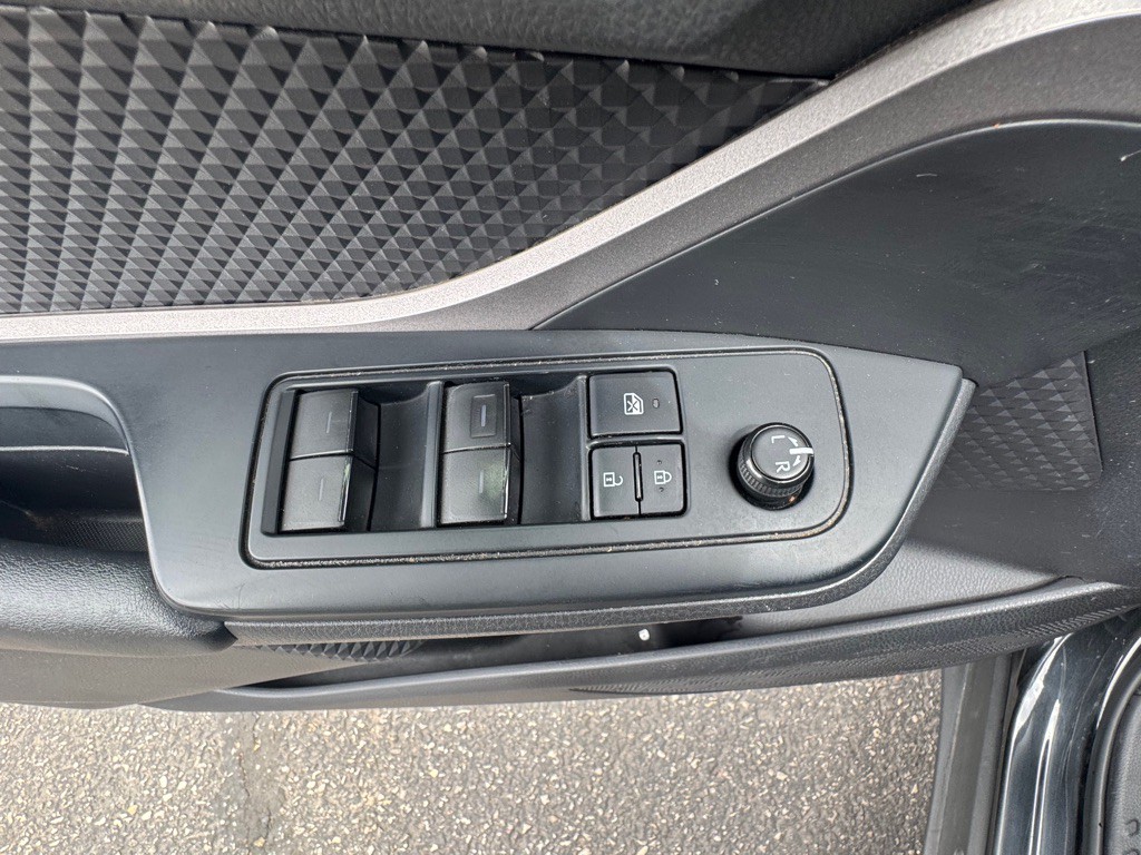 2021 Toyota C-HR Image 21