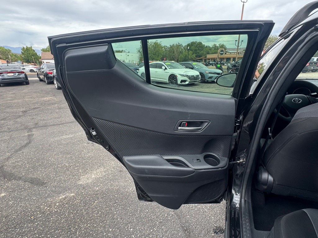 2021 Toyota C-HR Image 23