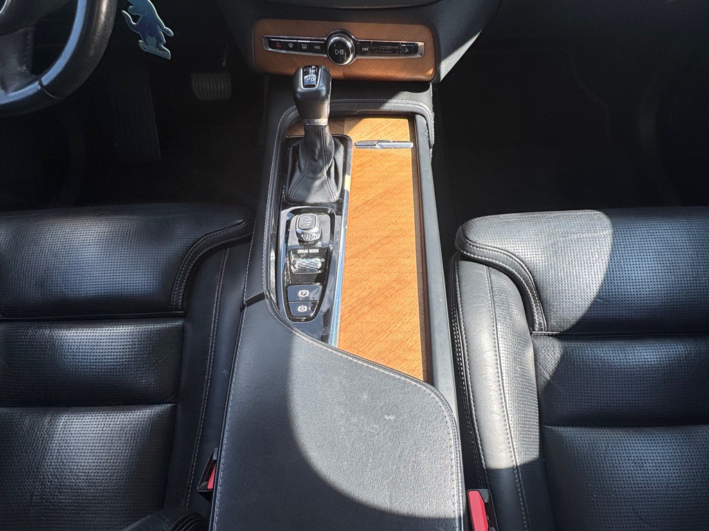 2020 Volvo XC90 Image 16