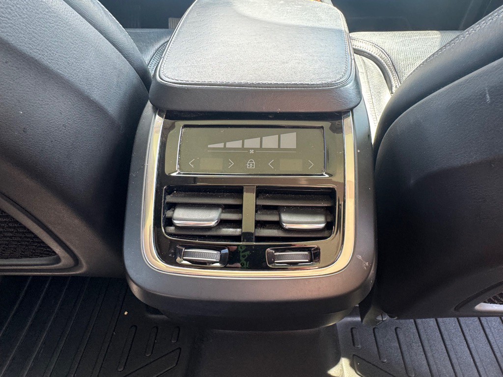 2020 Volvo XC90 Image 17