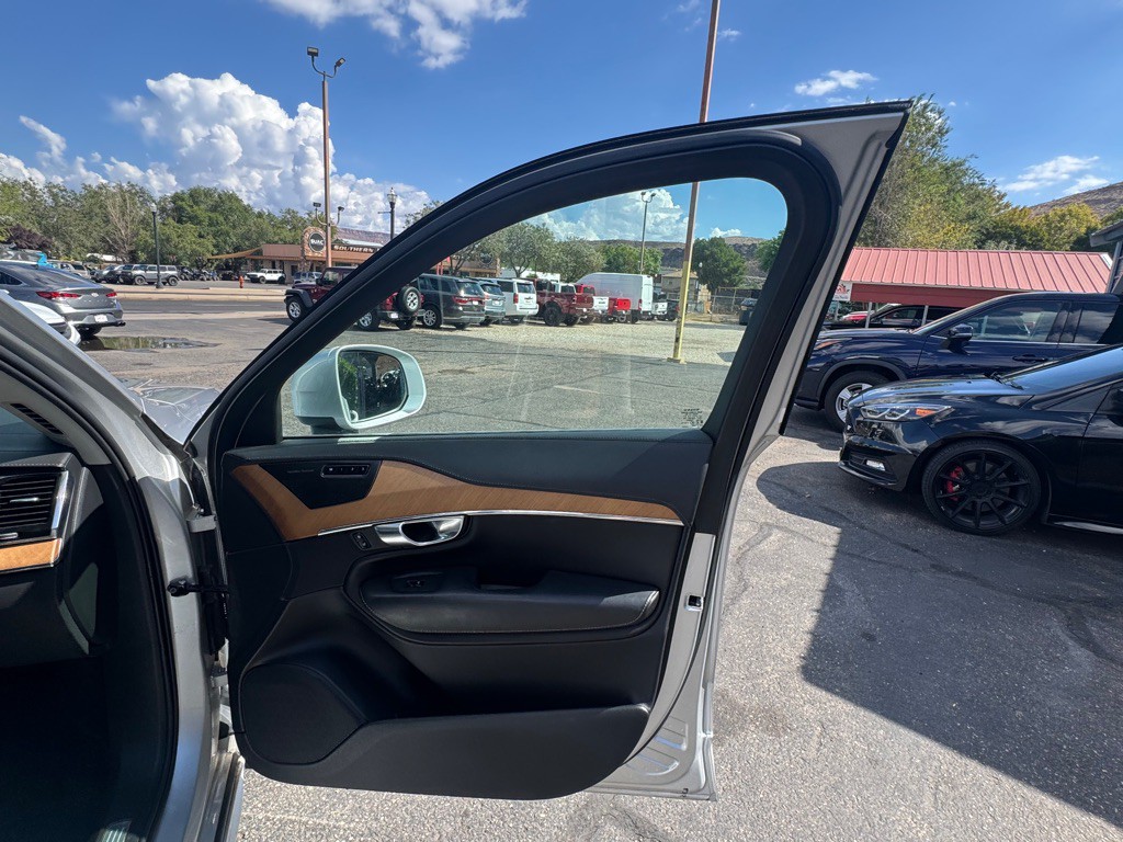 2020 Volvo XC90 Image 24