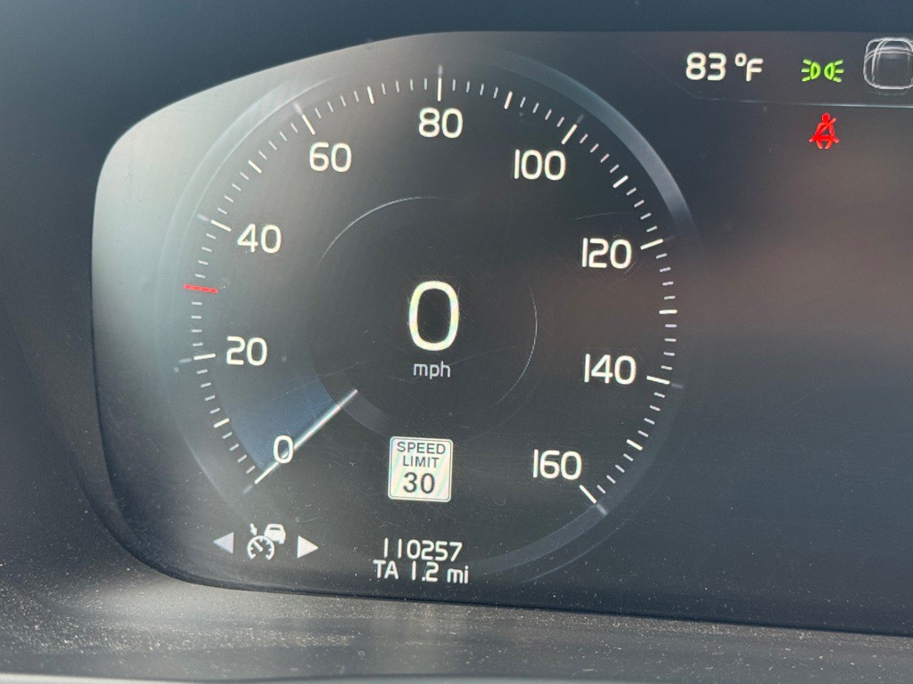 2020 Volvo XC90 Image 32