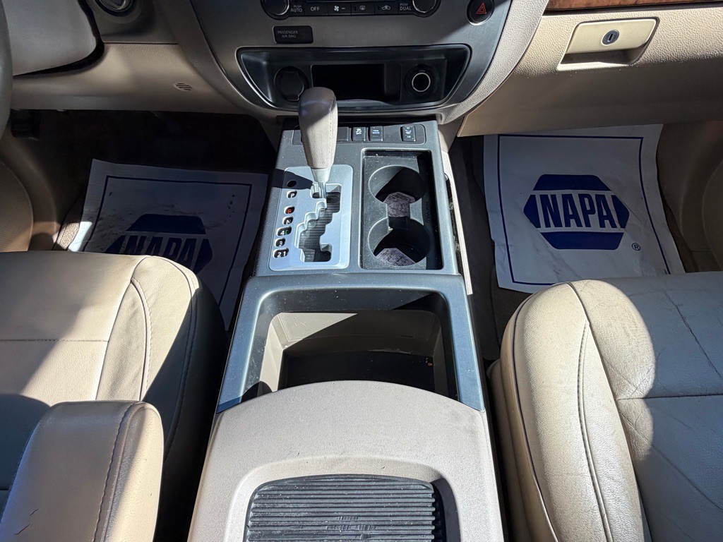 2014 Nissan Armada Image 16
