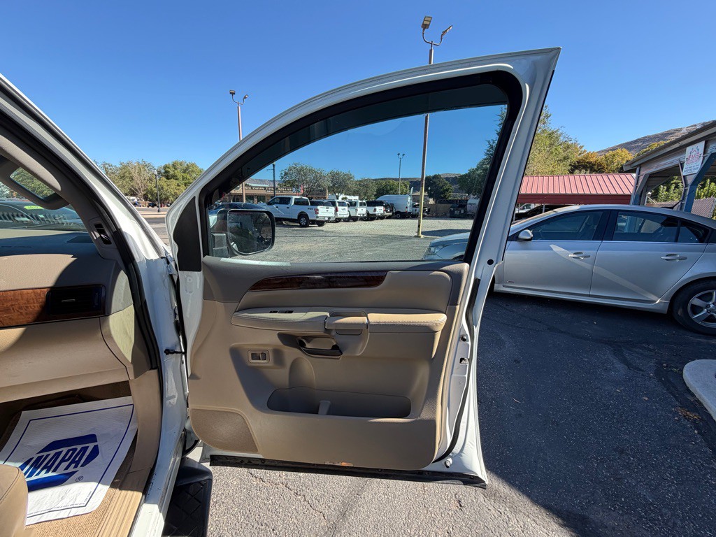 2014 Nissan Armada Image 26