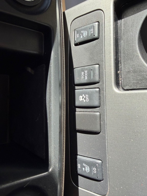 2014 Nissan Armada Image 35