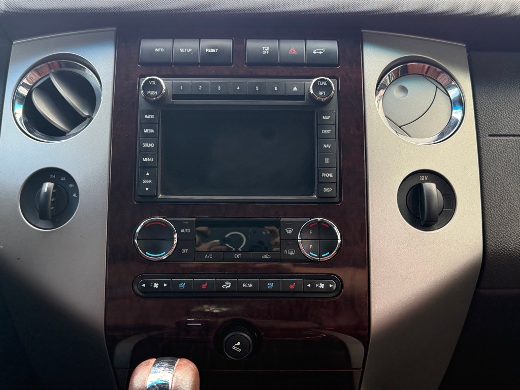 2012 Ford Expedition Image 17