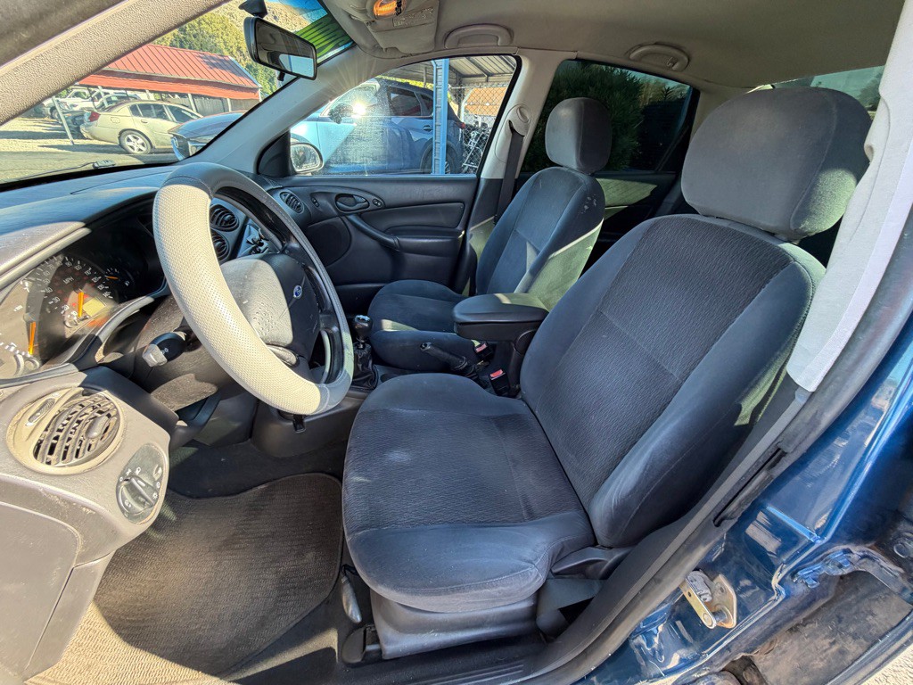 2000 Ford Focus Image 9