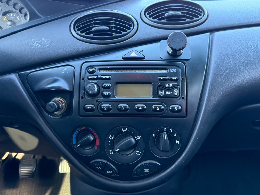 2000 Ford Focus Image 15