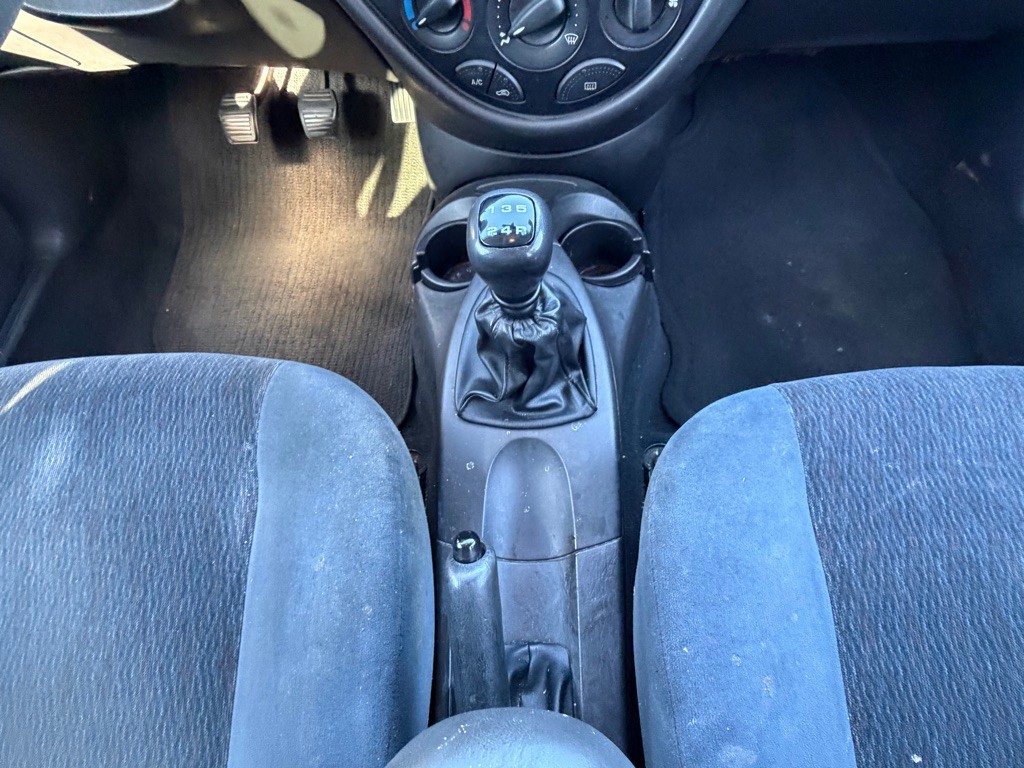 2000 Ford Focus Image 16