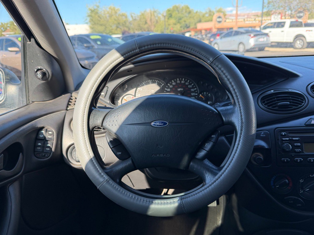 2000 Ford Focus Image 17