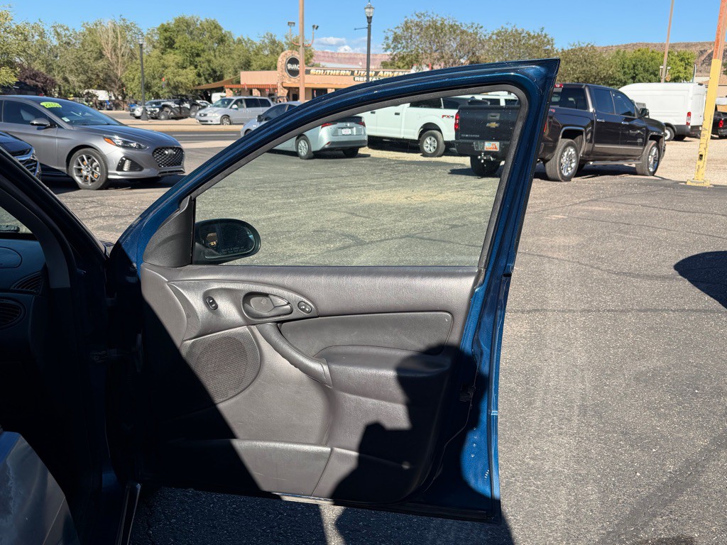 2000 Ford Focus Image 22