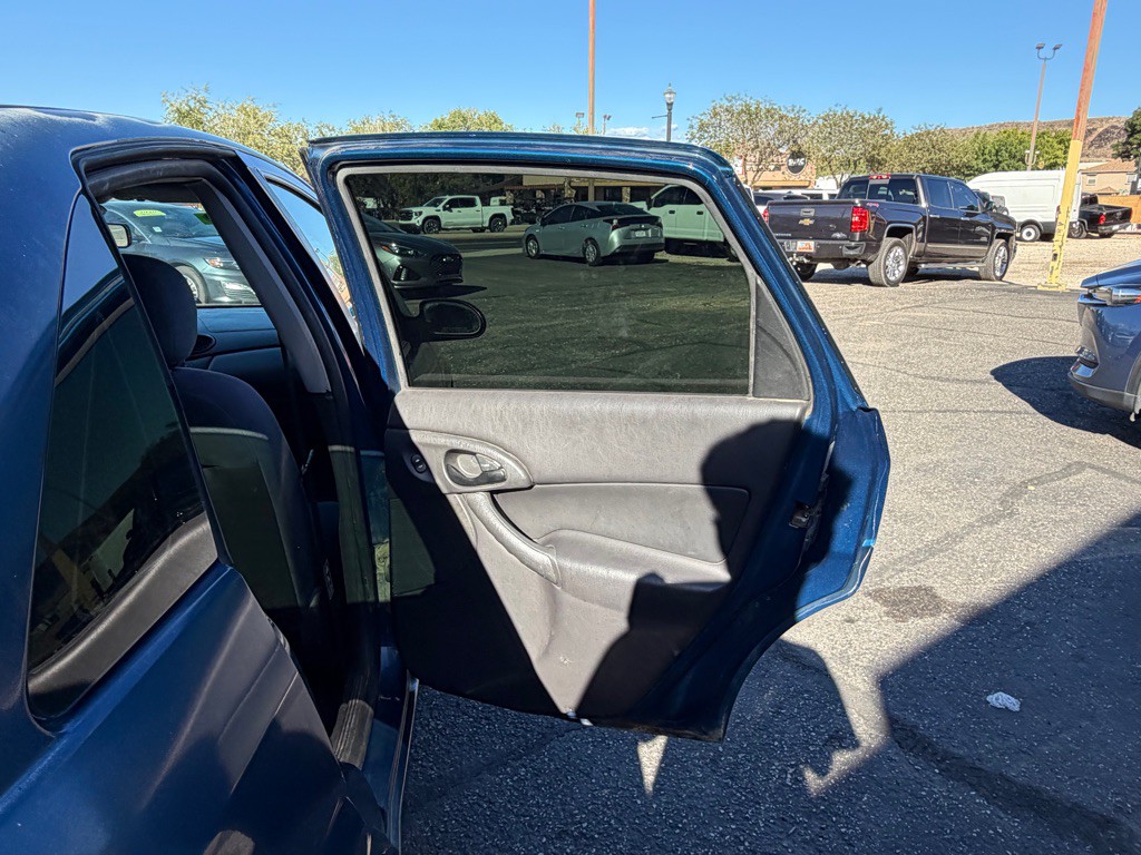 2000 Ford Focus Image 24