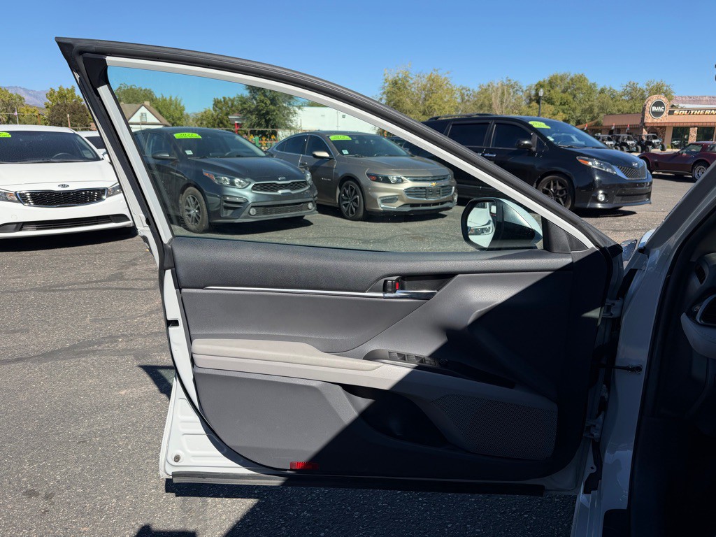 2022 Toyota Camry Image 21