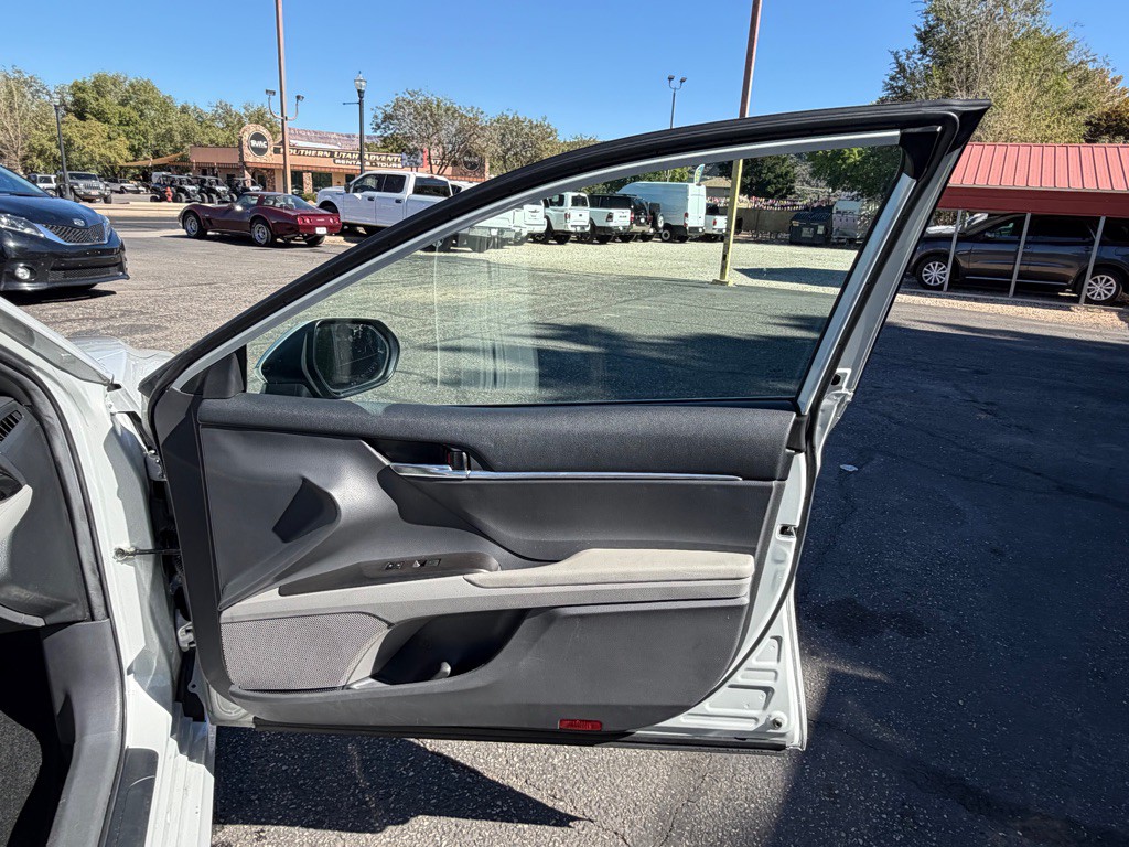 2022 Toyota Camry Image 23