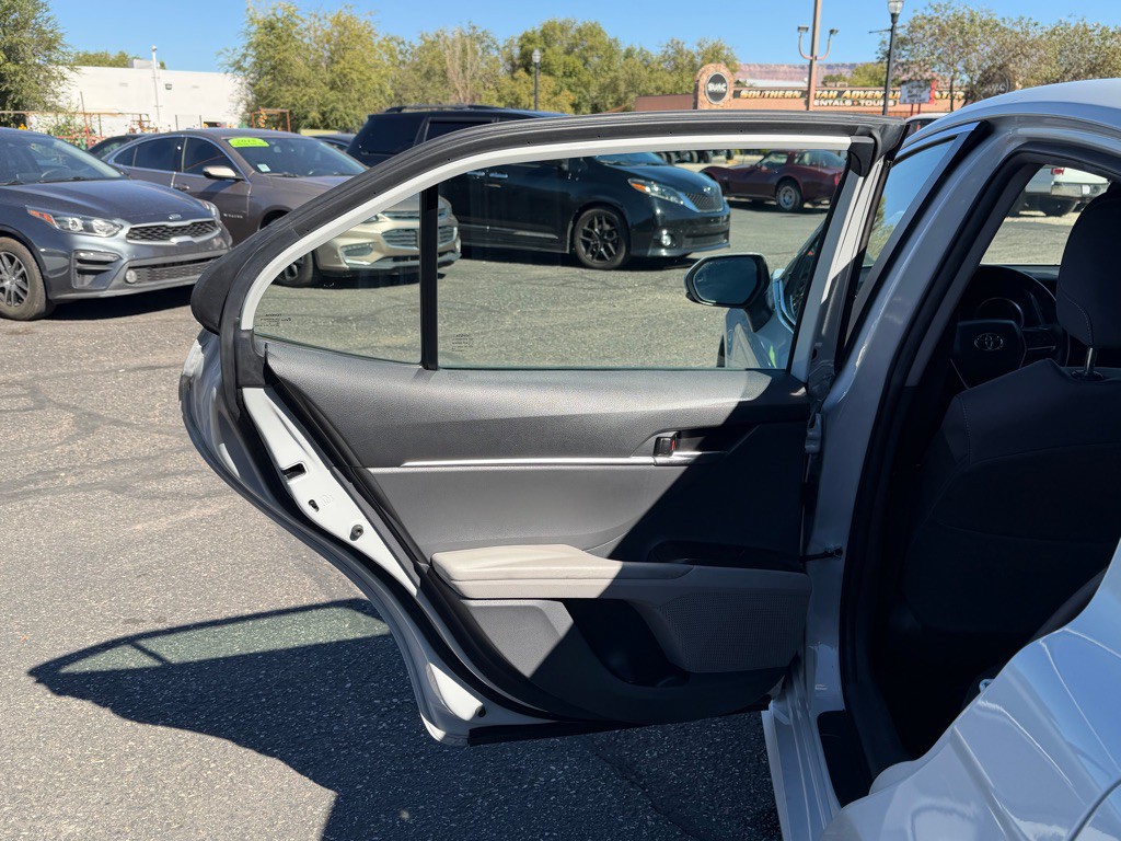 2022 Toyota Camry Image 24