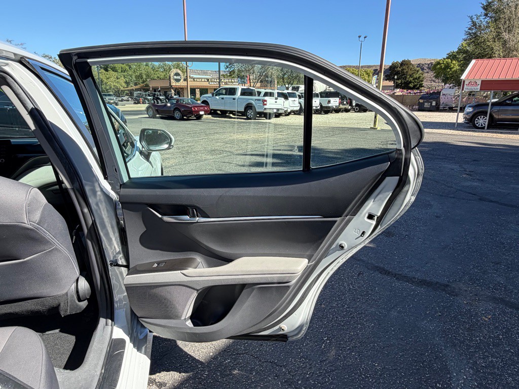 2022 Toyota Camry Image 25