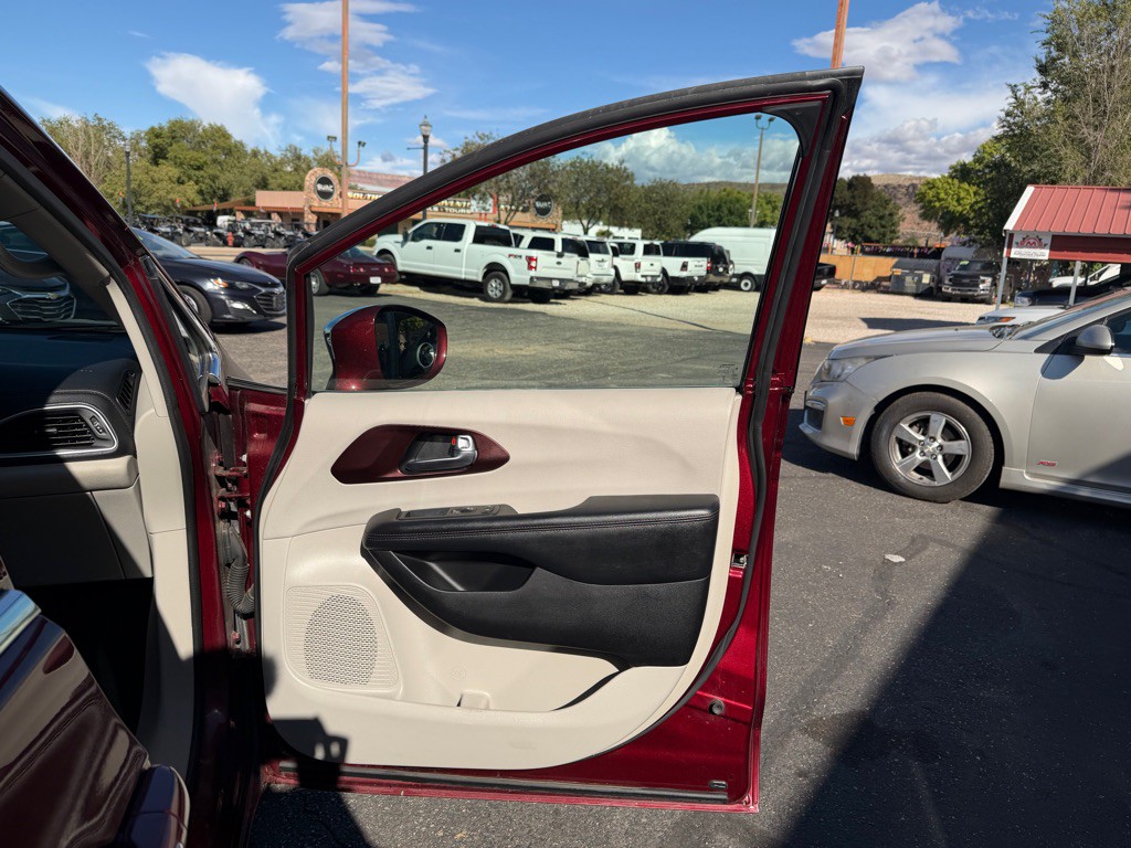 2020 Chrysler Pacifica Image 28