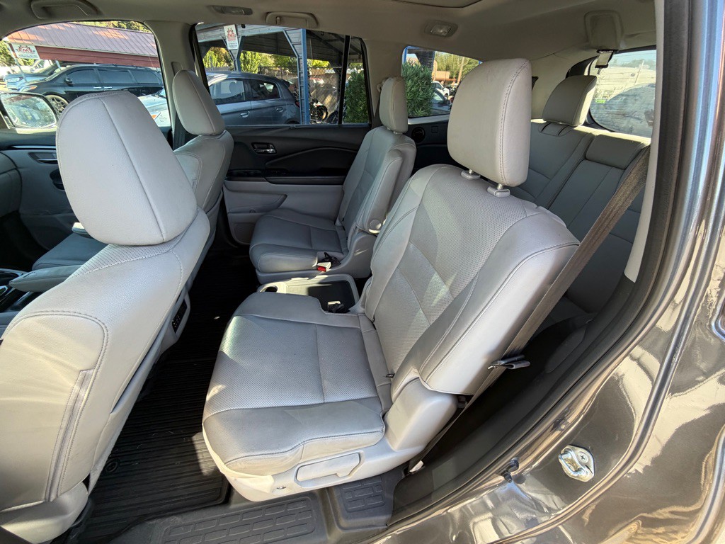 2017 Honda Pilot Image 11