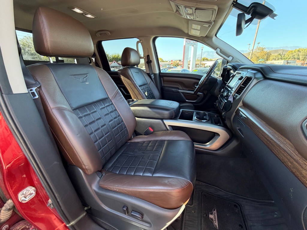 2016 Nissan Titan Image 10
