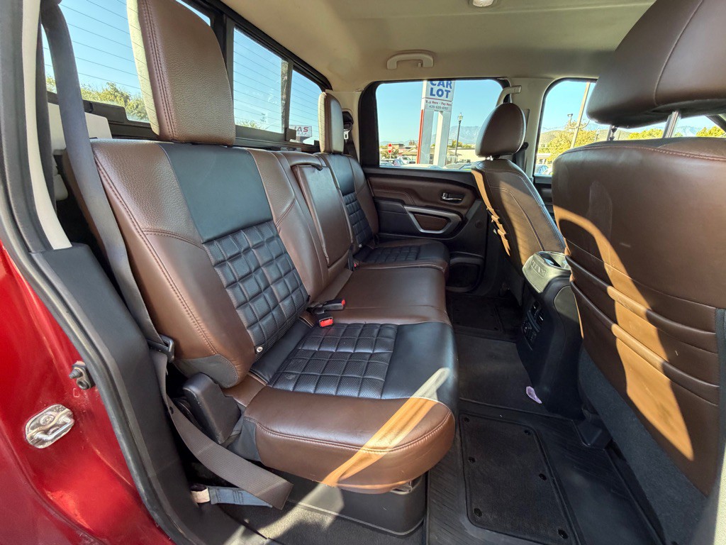 2016 Nissan Titan Image 12
