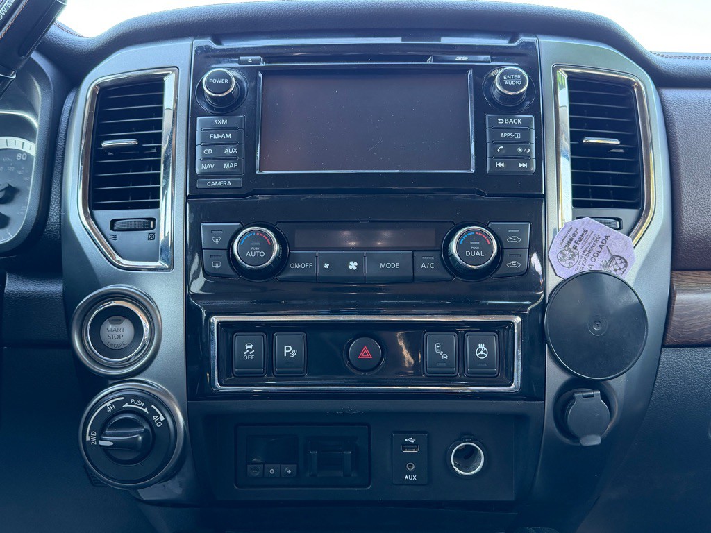 2016 Nissan Titan Image 15