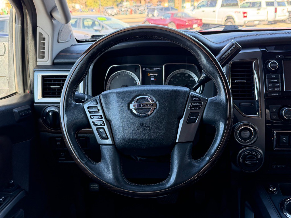 2016 Nissan Titan Image 17