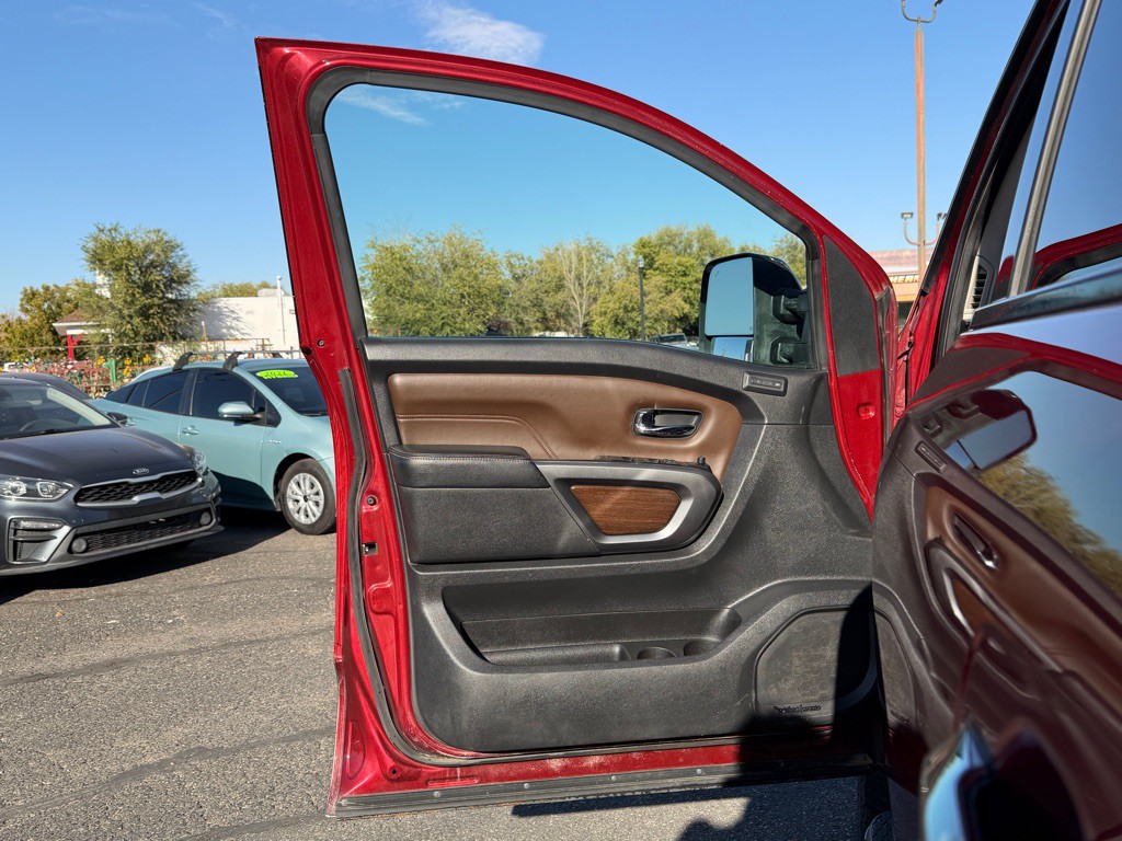 2016 Nissan Titan Image 19