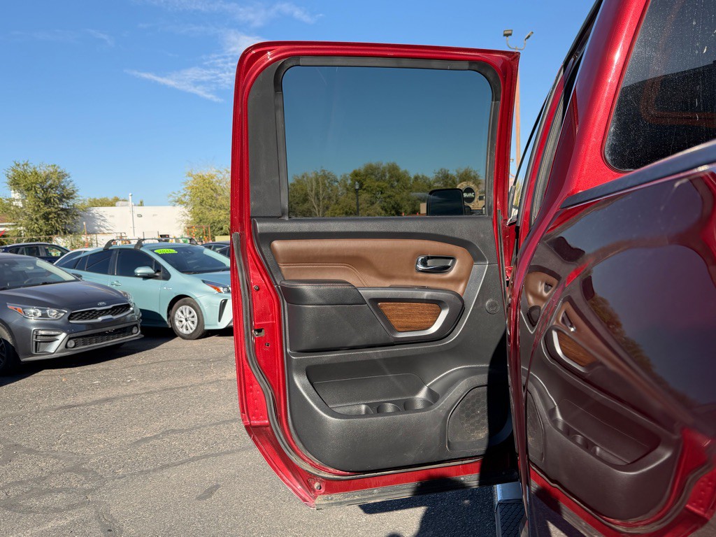 2016 Nissan Titan Image 22