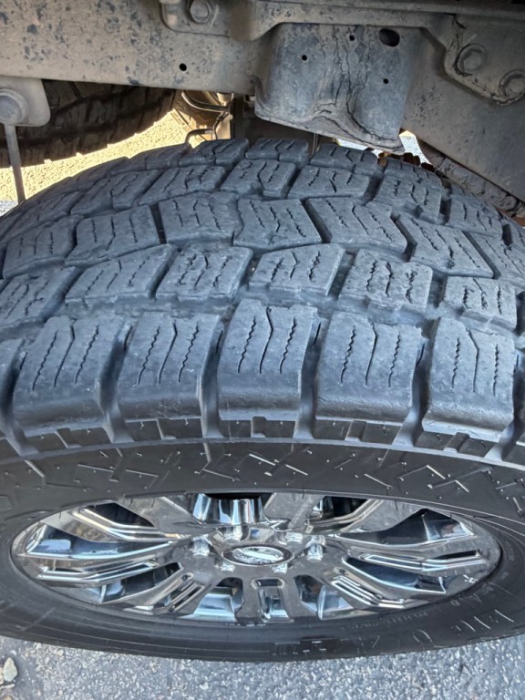 2016 Nissan Titan Image 25