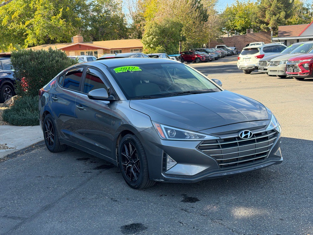 2019 Hyundai Elantra Image 3