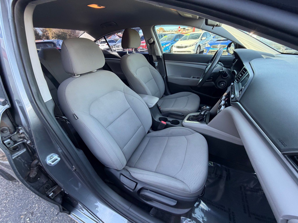 2019 Hyundai Elantra Image 10