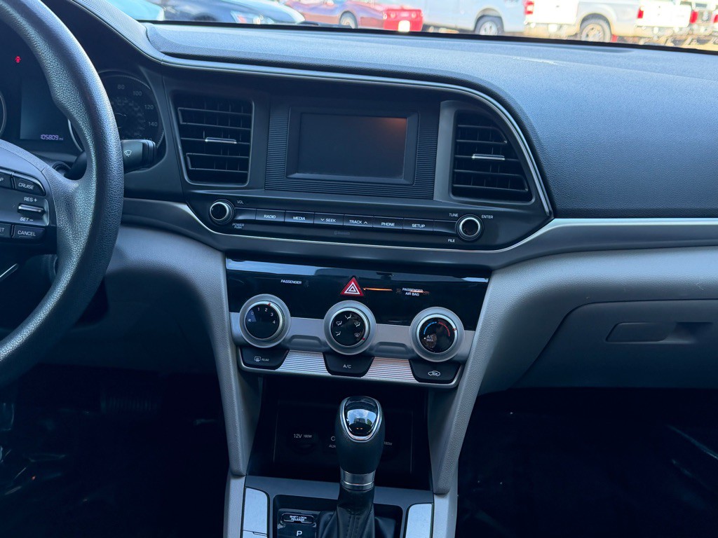 2019 Hyundai Elantra Image 15