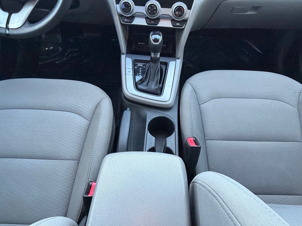 2019 Hyundai Elantra Image 16