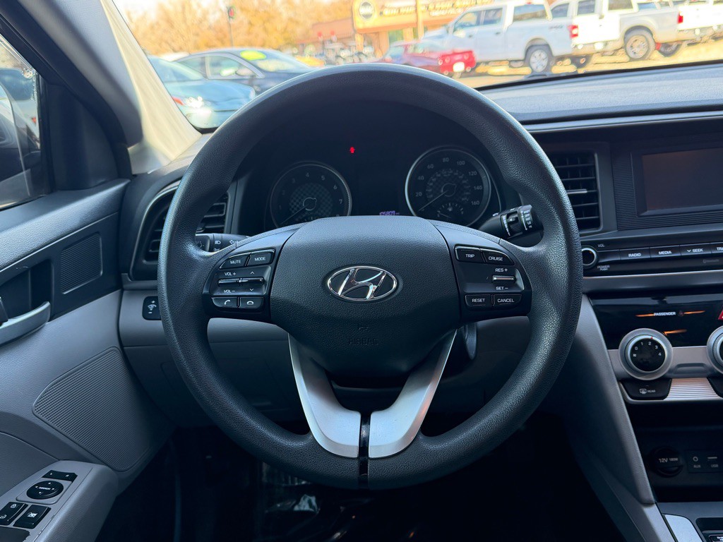 2019 Hyundai Elantra Image 17