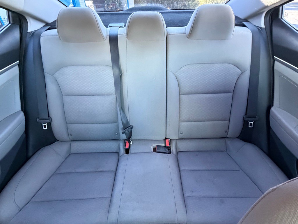 2019 Hyundai Elantra Image 18