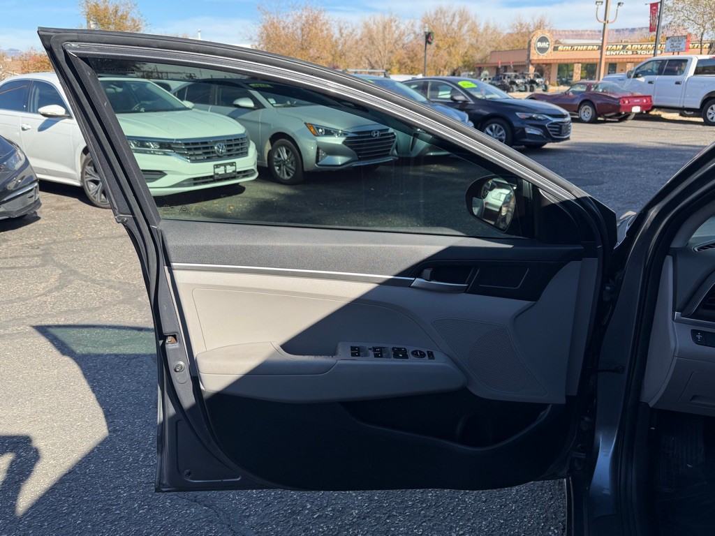 2019 Hyundai Elantra Image 20