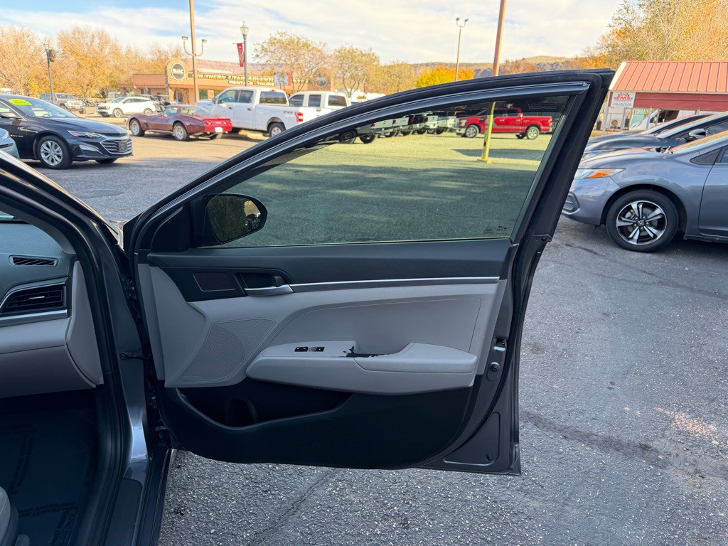 2019 Hyundai Elantra Image 22