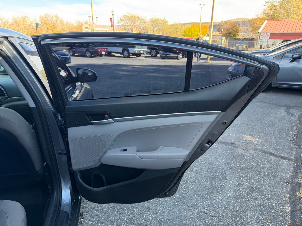 2019 Hyundai Elantra Image 24